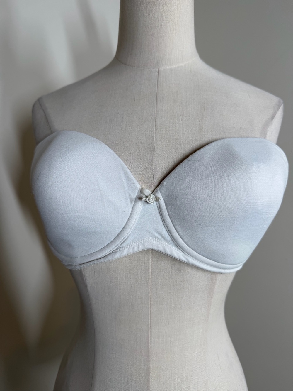 Victoria’s Secret White -36C- Padded Underwire Strapless Bra